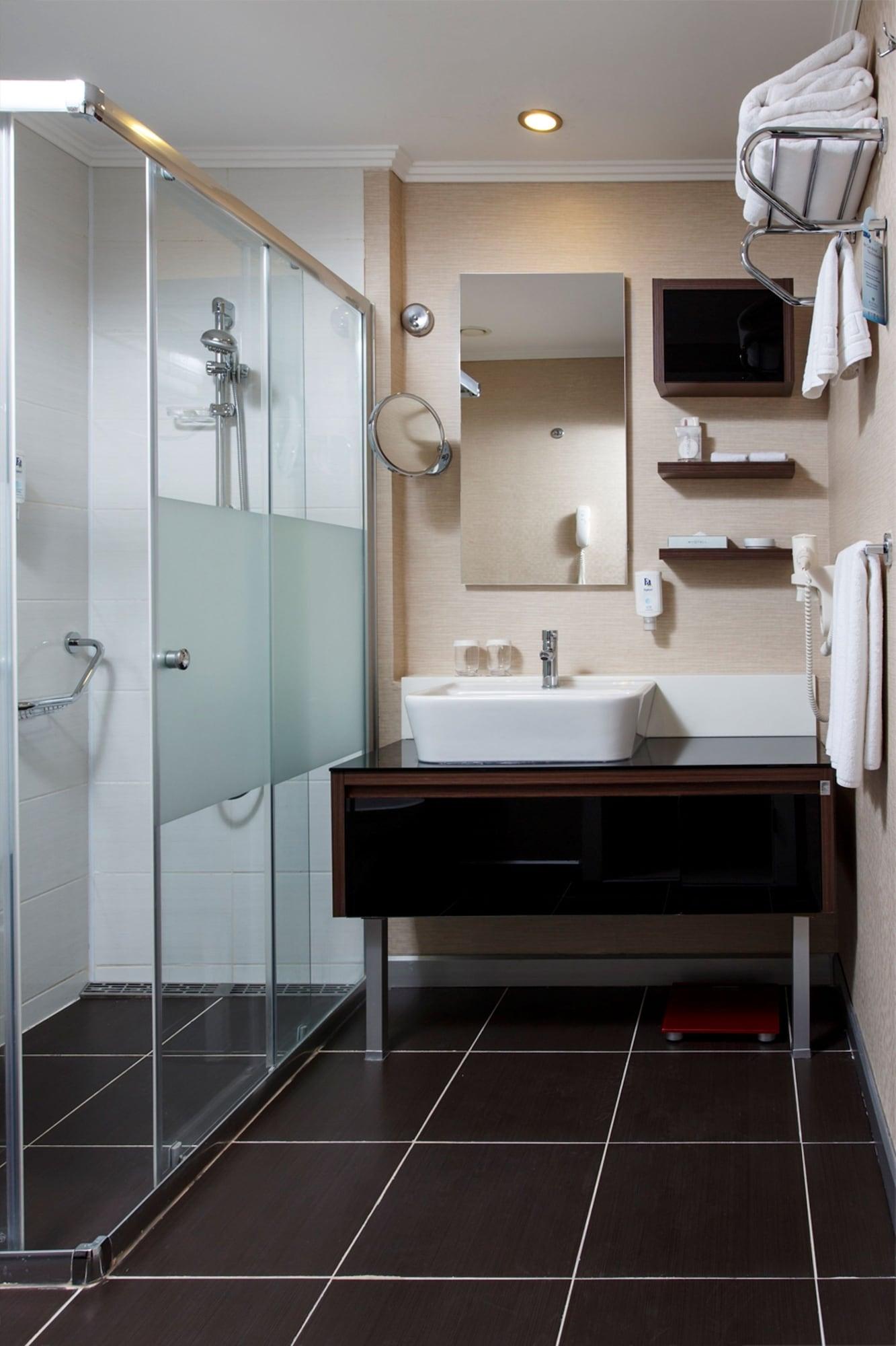 Flora Suites Atasehir Istanbul Exterior photo