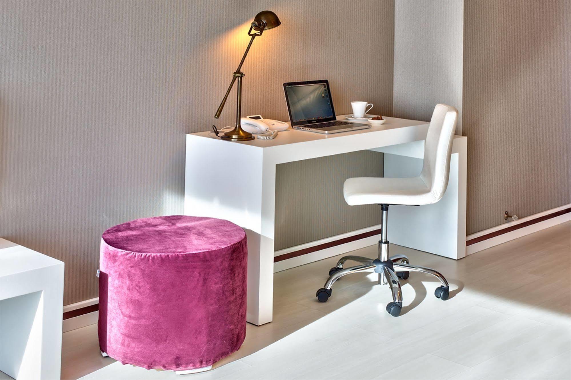 Flora Suites Atasehir Istanbul Exterior photo