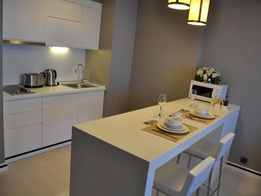 Flora Suites Atasehir Istanbul Exterior photo